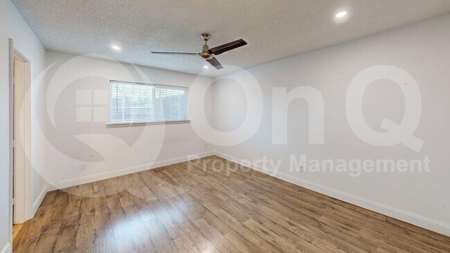 Building Photo - 2131 Blossom Ln