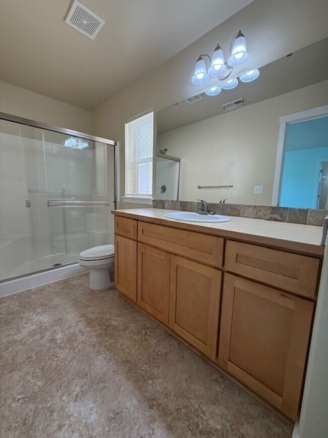 Building Photo - LYNNWOOD 3 BED, 2.5 BATH HOME FOR RENT; AV...