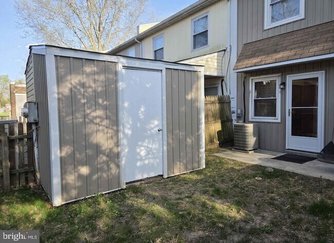 Building Photo - 159 Forsythia Ct