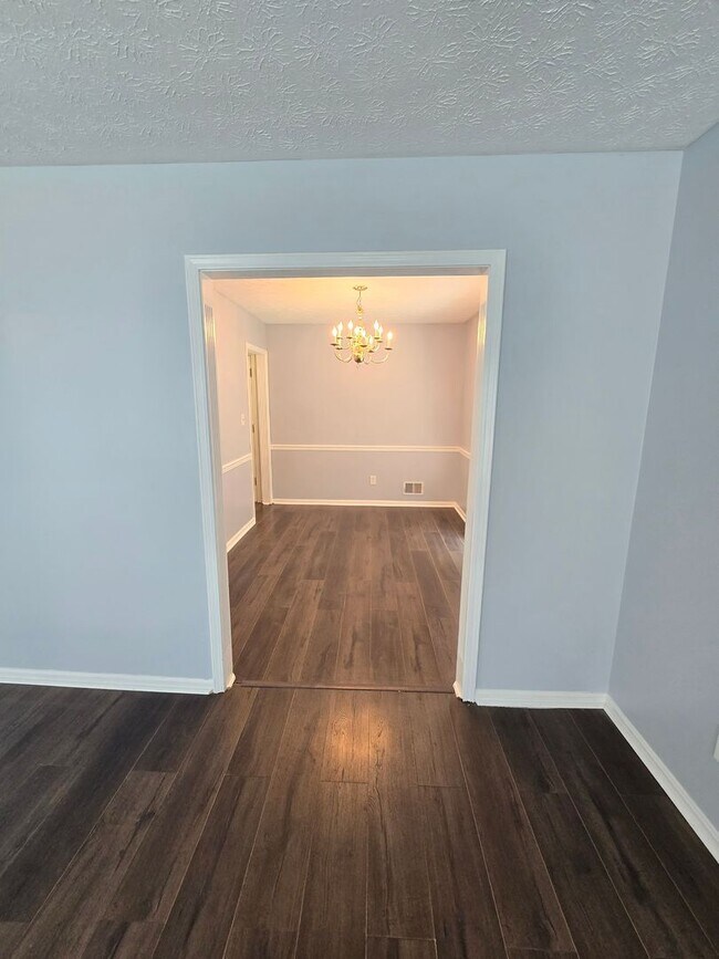 Building Photo - Brick Ranch in the heart of Jeffersontown! Featuring hardwood styled floors, 3 Bedrooms, 1.5 Bath...