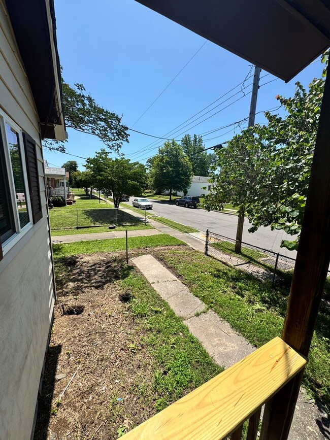 Building Photo - Cozy 3 bed 1.5 bath with Backyard