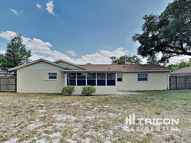 Building Photo - 227 Lochmond Dr