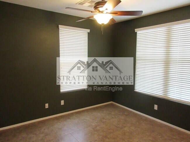 Building Photo - 2741 S Equestrian Dr