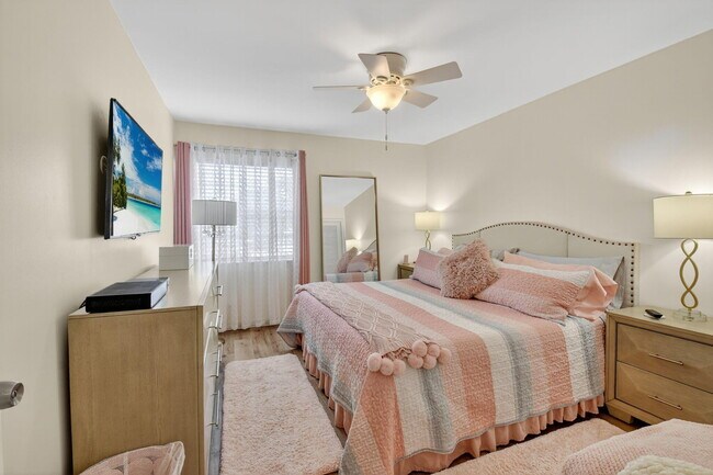 Building Photo - 685 Flanders Dr