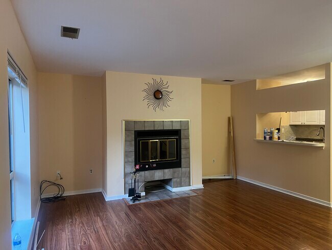 Building Photo - 51 Greenwich Pl