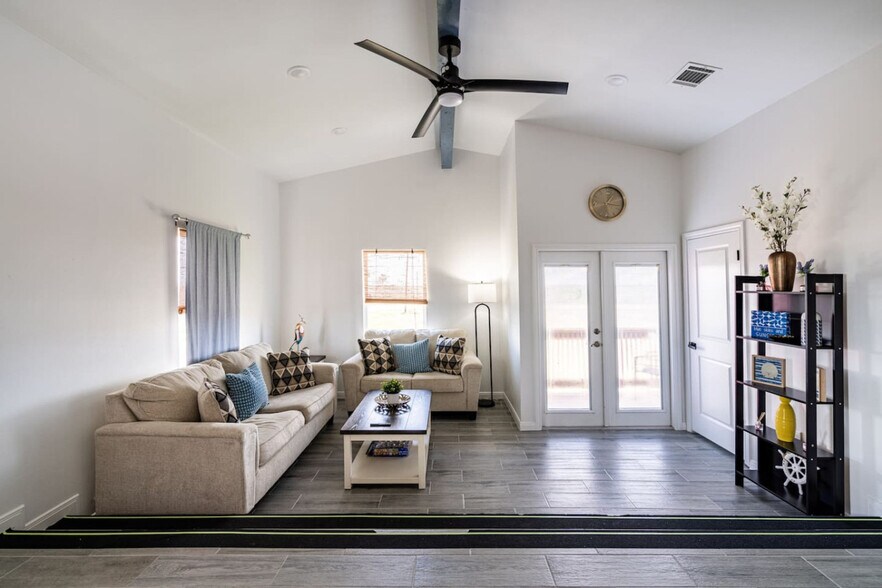 Building Photo - 920 17th St