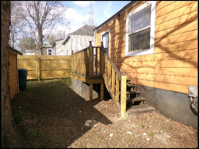 Building Photo - 920 S Elm St