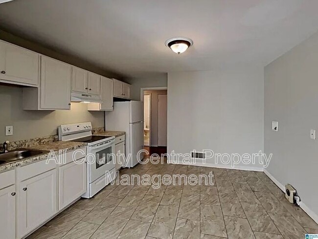 Building Photo - 929 49th St