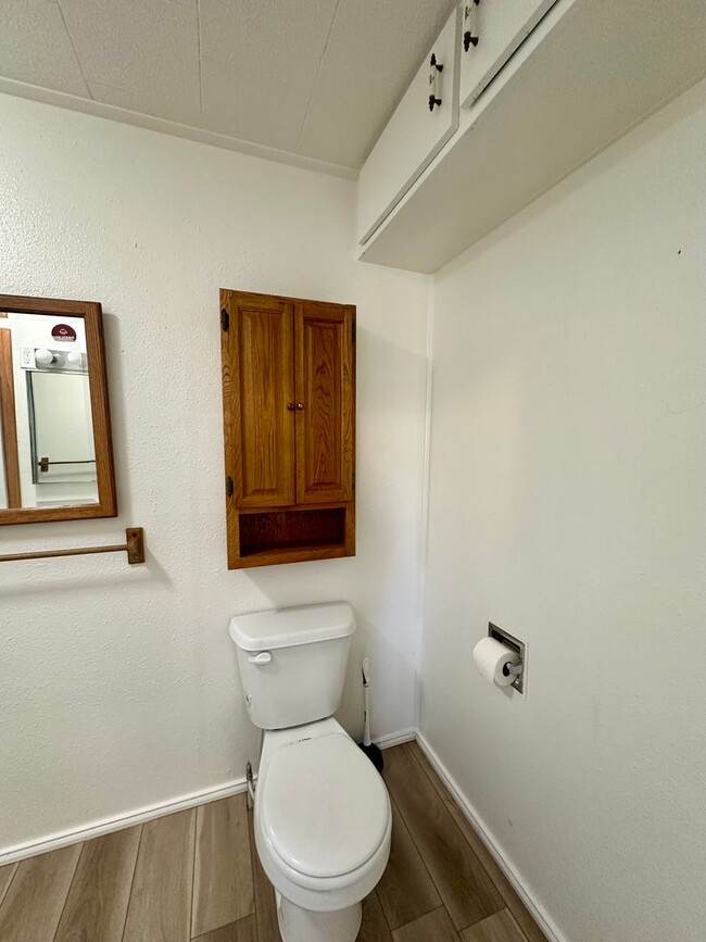 Building Photo - Rare 1-bedroom, 1-bathroom house located 2...