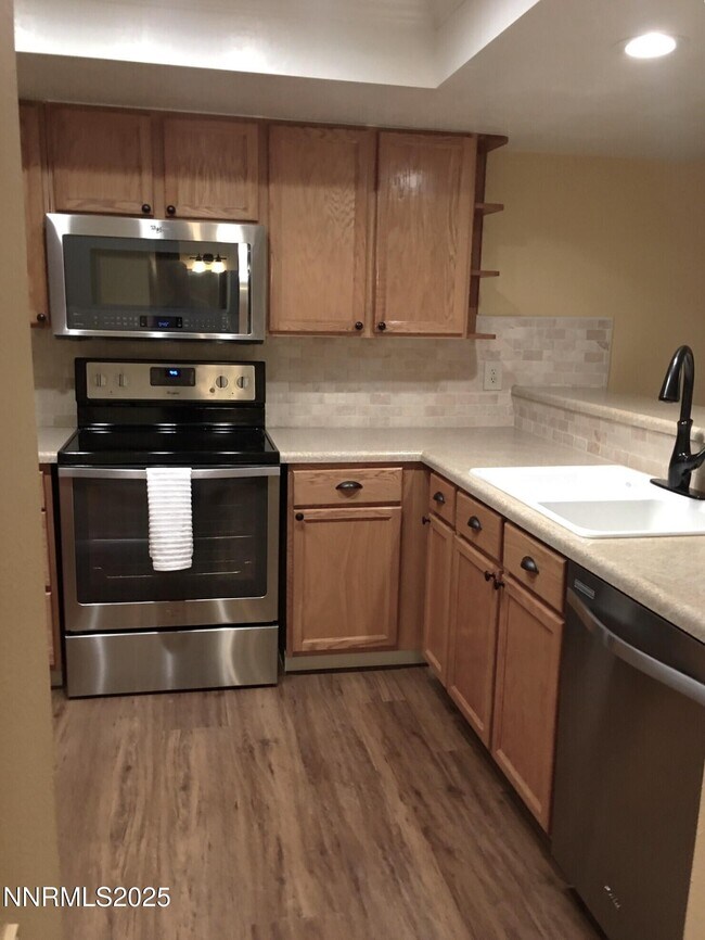 Building Photo - 986 Holman Way