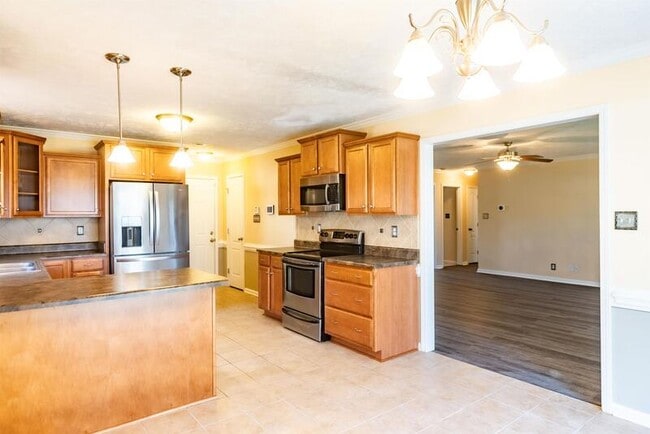 Building Photo - 389 Livingston Dr