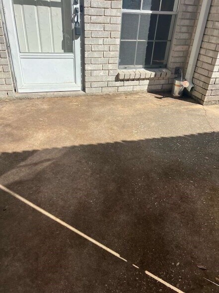 Building Photo - 17471 Red Oak Dr