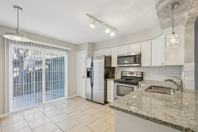 Building Photo - 11906 Broad Oaks Dr