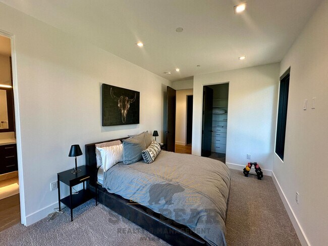 Building Photo - Luxury Mountain Retreat