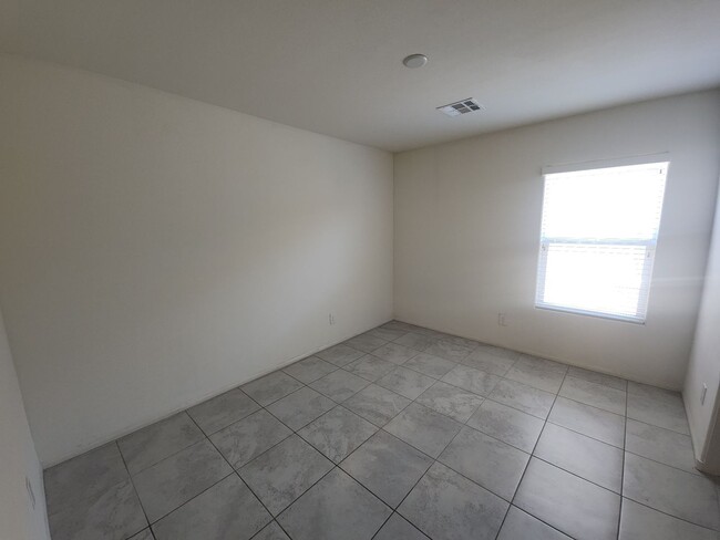 Building Photo - SW 1 Story 3bd Close to Shopping