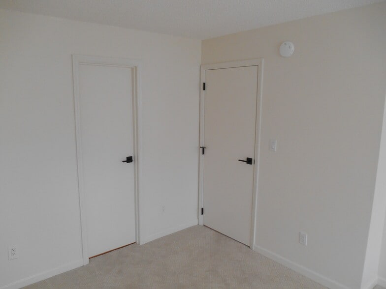 Building Photo - 3700 Golf Colony Ln