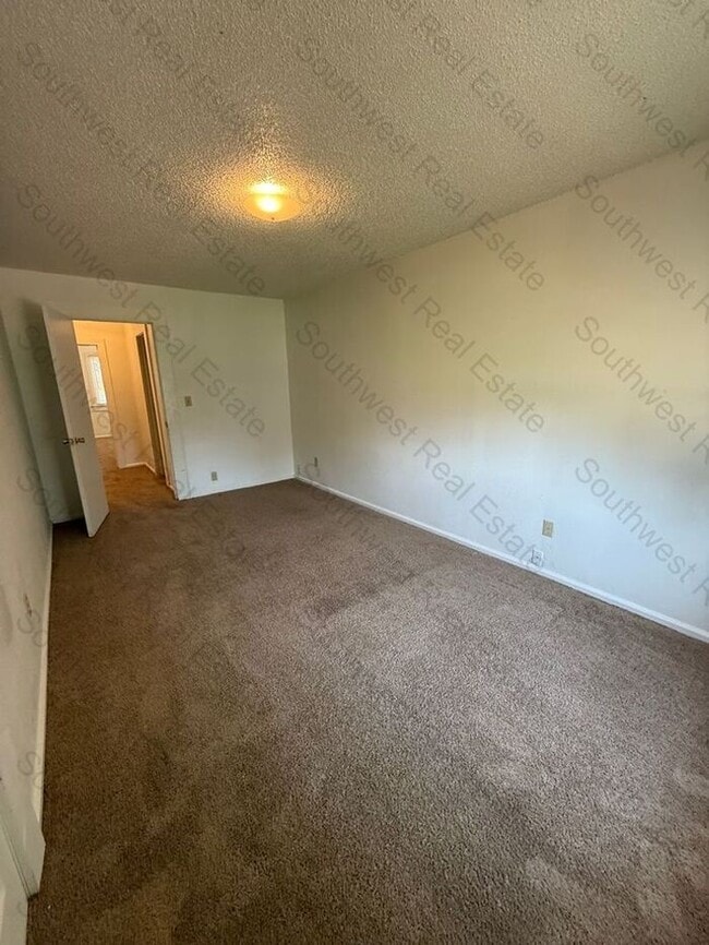 Building Photo - Charming 2 bedroom 1 bath home