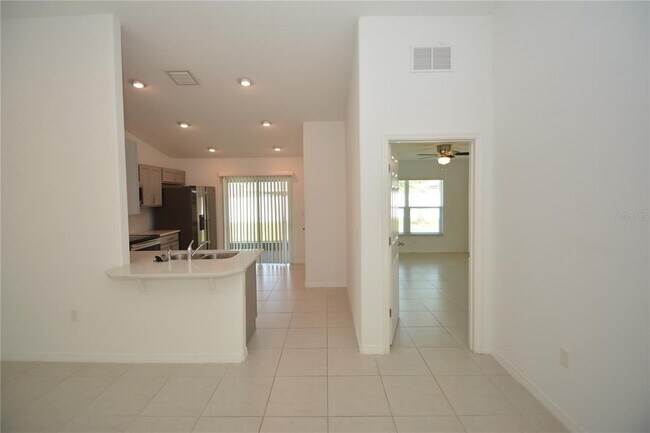 Building Photo - 14 Unimay Ct