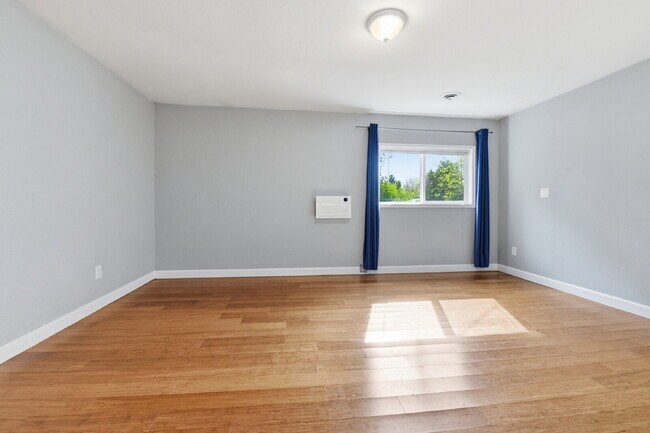 Building Photo - $3,045.95, 3 bed, 2 bath house in Denver with Fenced in Yard and In Unit Laundry!