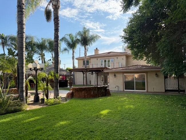 Building Photo - Gated estate with a backyard oasis