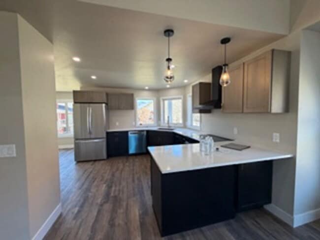 Building Photo - Spacious 4-Bed + Loft, 2.5-Bath Home with Stunning Mountain Views