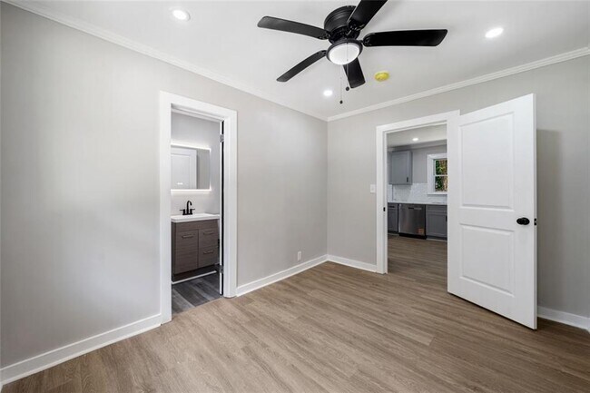 Building Photo - 1905 Fort Valley Dr SW