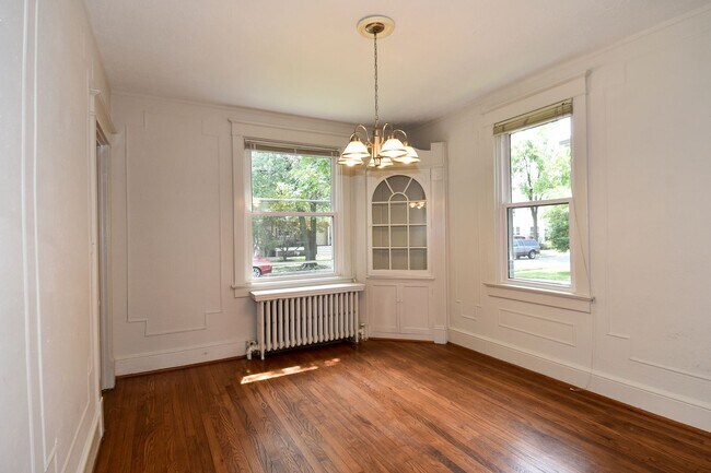 Building Photo - 633 24th St S