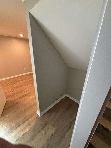 Building Photo - 1411 La Chateau Dr