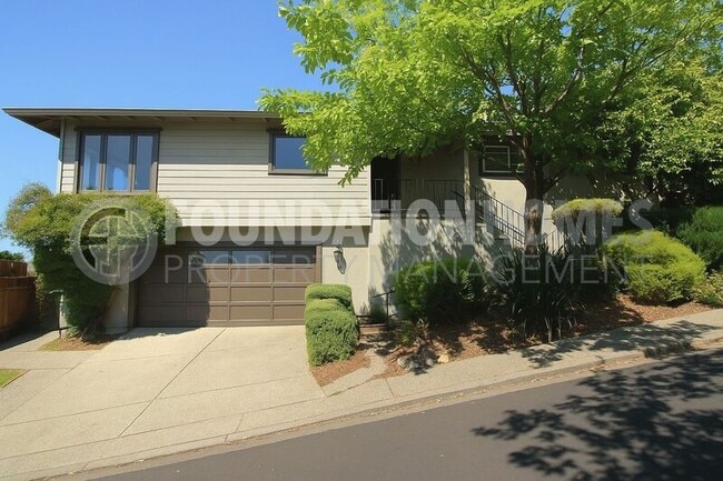 Building Photo - 107 Bretano Way