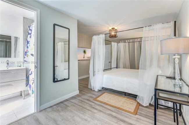 Building Photo - 427 S 24th Ave