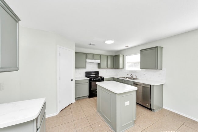 Building Photo - 2610 Skyview Shadows Ct