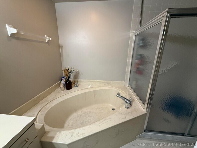 Building Photo - 13025 Meadowbreeze Dr