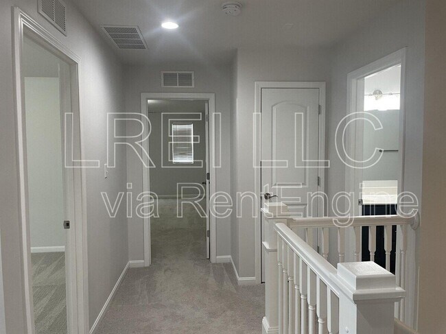 Building Photo - 9211 Tamarack Grove Ln
