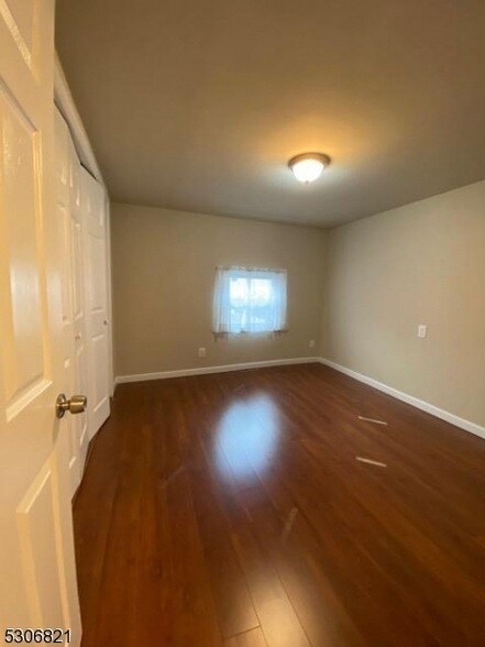 Building Photo - 354 Maxim Dr