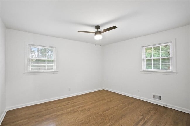 Building Photo - 1811 Mary Lou Ln SE