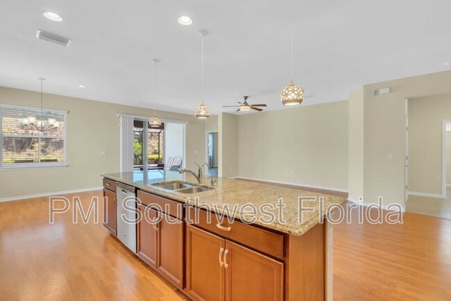 Building Photo - 2844 Esmeralda Dr