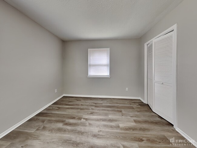 Building Photo - 10406 Overview Dr