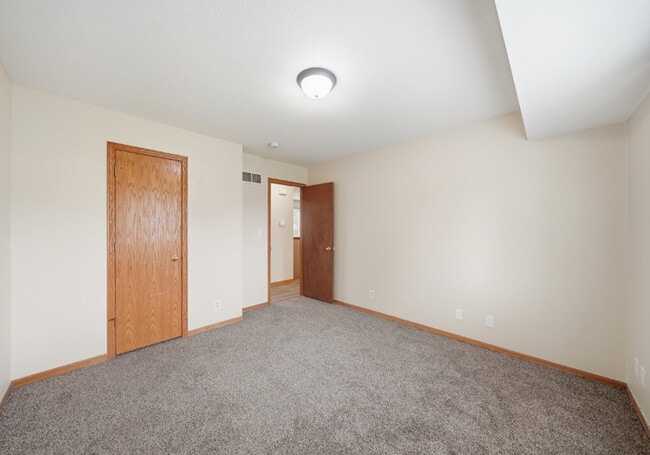 Building Photo - 1907 W Apricot Ln