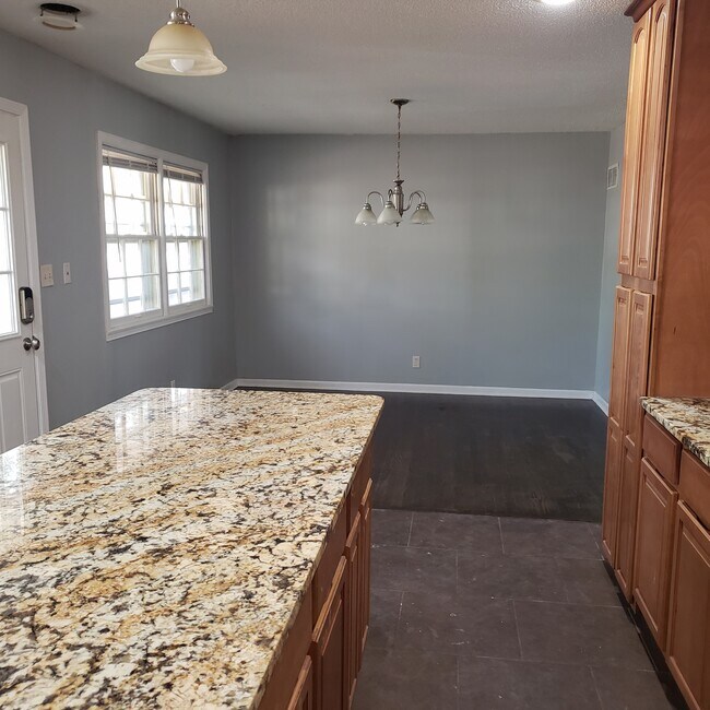 Building Photo - 7808 E 128th St