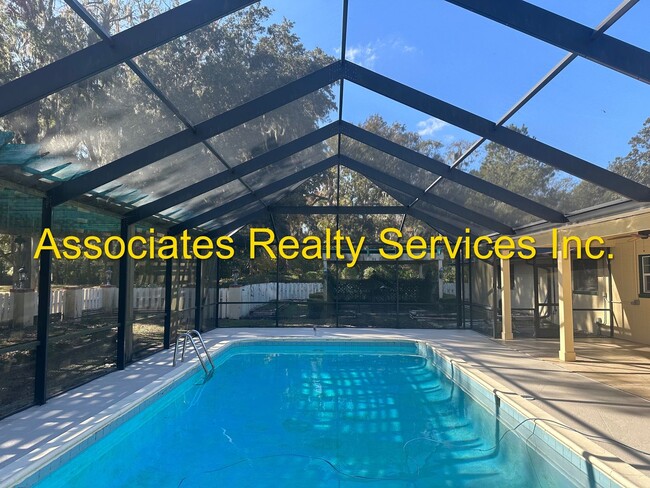 Building Photo - Beautiful Large Home with Screened Pool in Buckingham West!