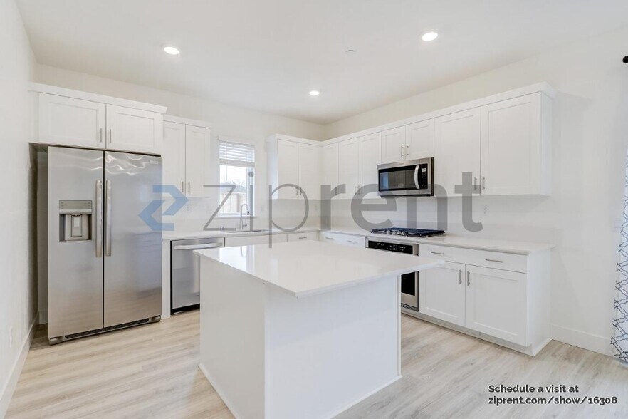 Building Photo - 6100 Oak Leaf Pl