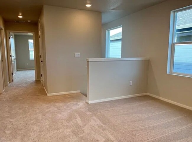 Building Photo - 4831 Parsley Ave NE