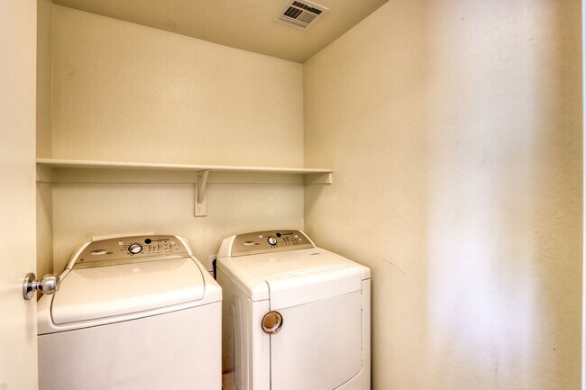 Building Photo - 40404 W Molly Ln