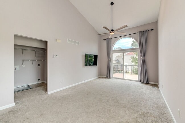 Building Photo - Gorgeous Updated 3 Bed 3 Bath Home Garage