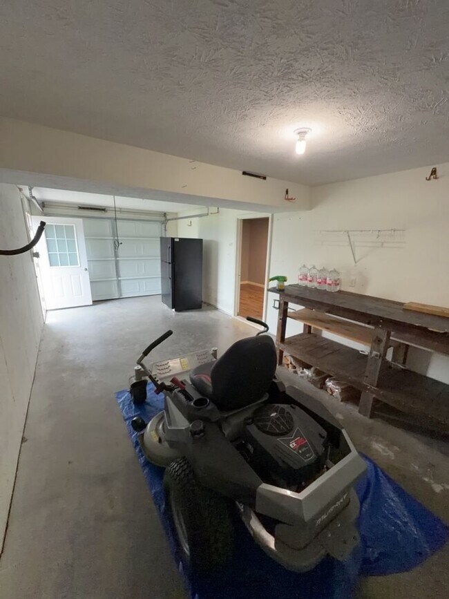Building Photo - 100 Kaleigh Dr