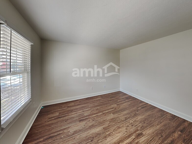Building Photo - 836 Orwell St