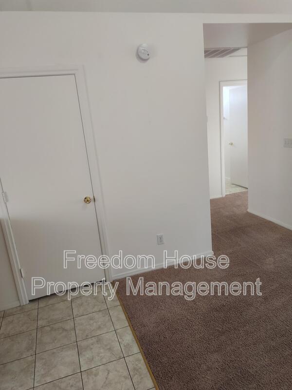 Building Photo - 2341 E Calvada Blvd