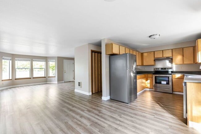 Building Photo - 17450 SE 82nd Dr