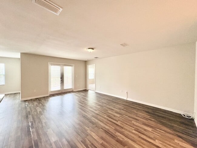 Building Photo - 462 Whispering Creek Ave