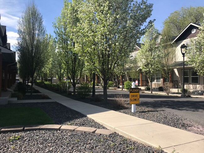 Building Photo - Fresh Price Drop + Move-In Ready: Doesn't Get Any Better Than That!  Oh wait- How about Saving $1...